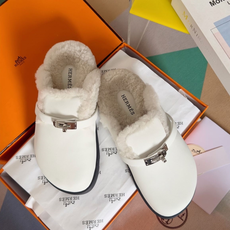 H**mes slippers